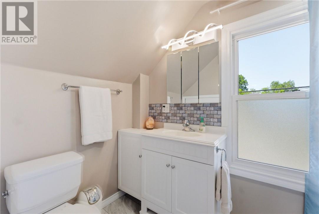 475 Pine Street Property Photo 8