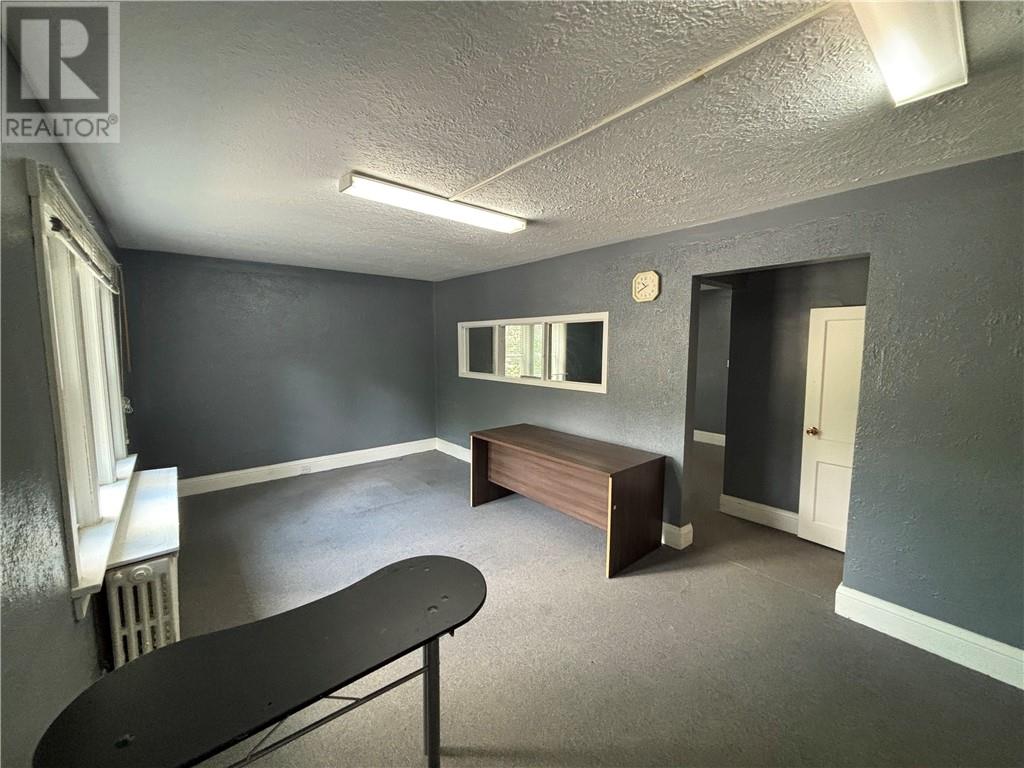 255 Pine Street Property Photo 10