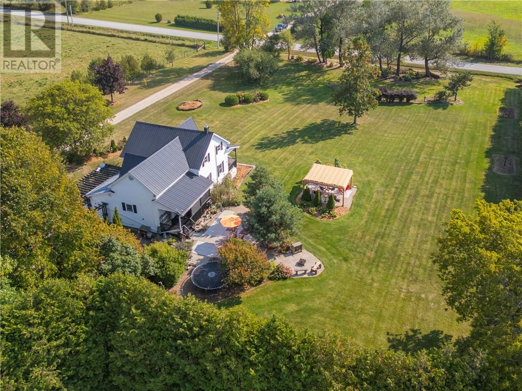 382 7th Line Property Photo 3