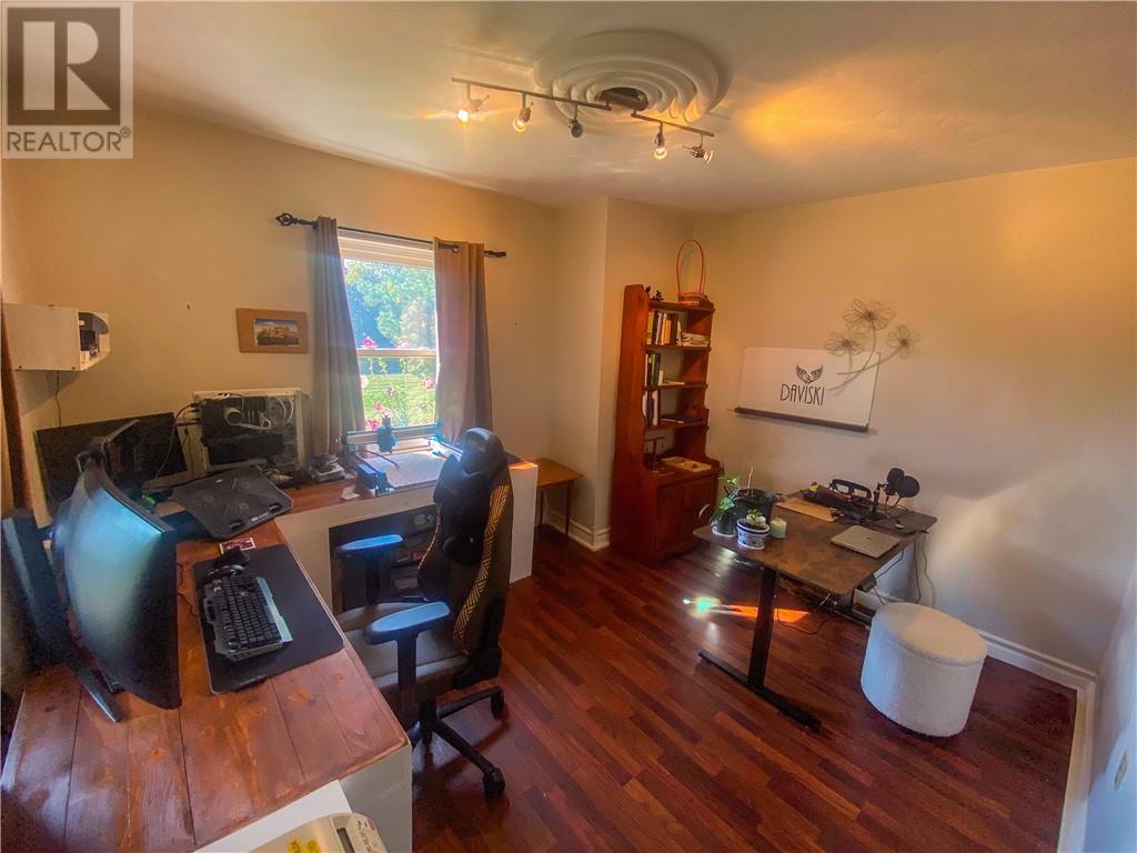 382 7th Line Property Photo 12