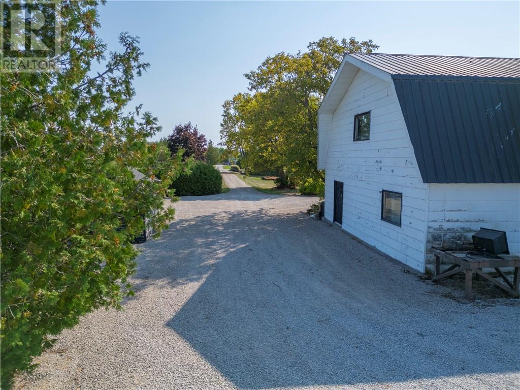 382 7th Line Property Photo 20