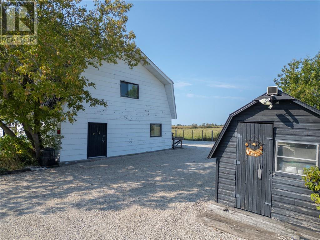 382 7th Line Property Photo 21