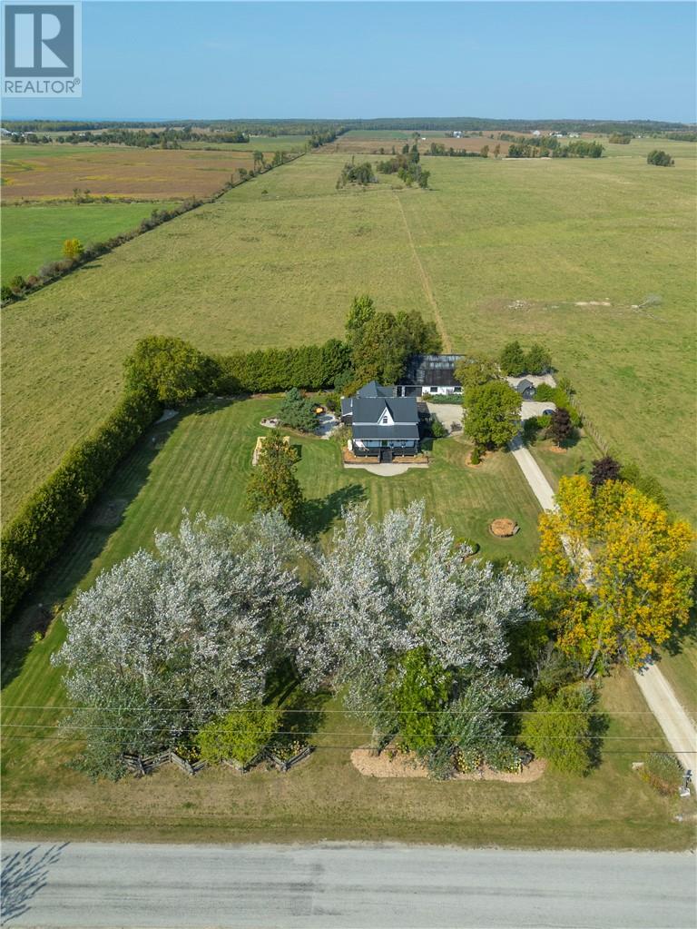 382 7th Line Property Photo 28
