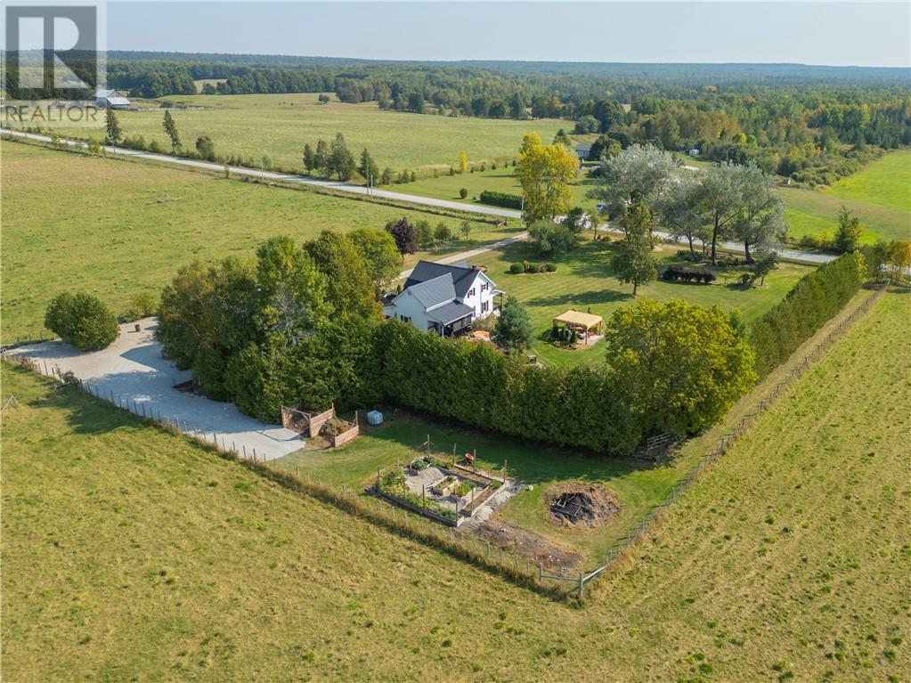 382 7th Line Property Photo 31