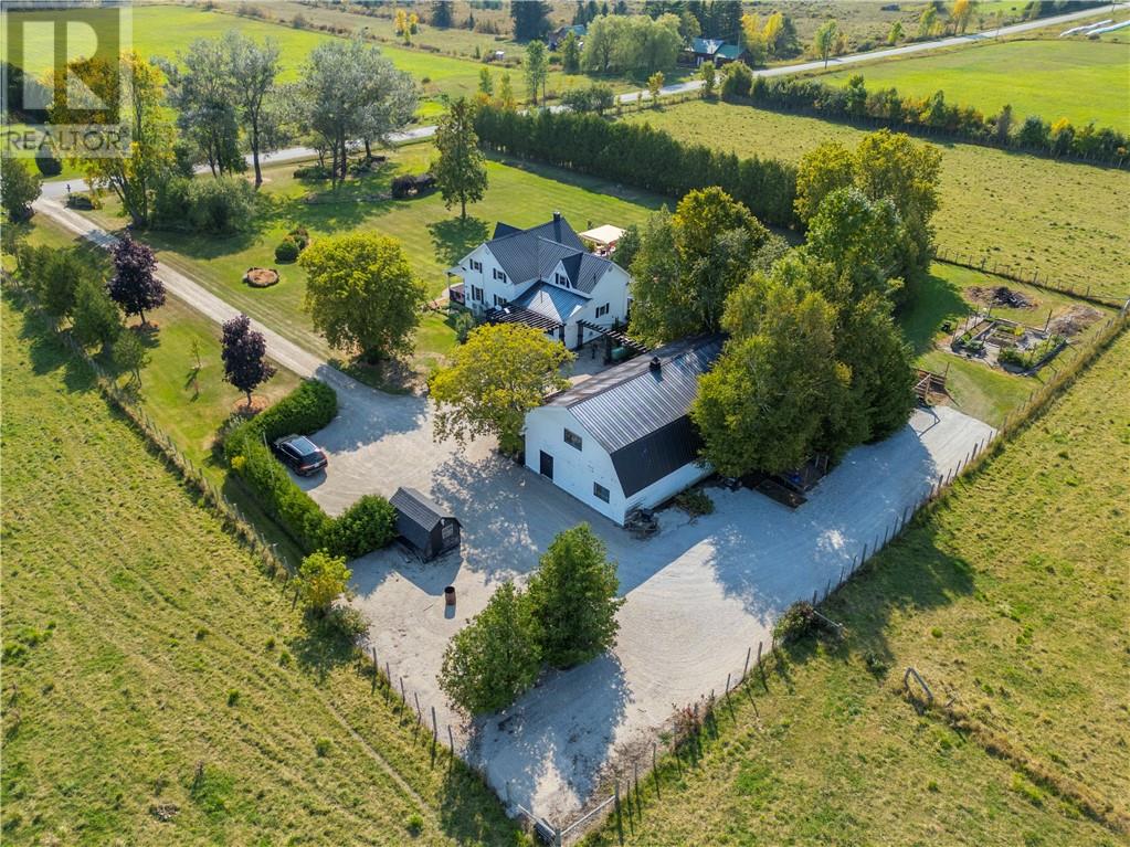 382 7th Line Property Photo 32