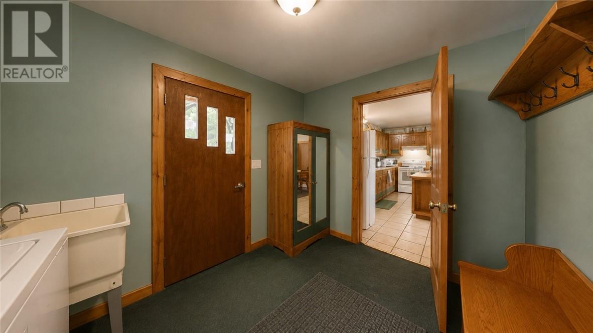320 Perivale Rd W. Property Photo 45