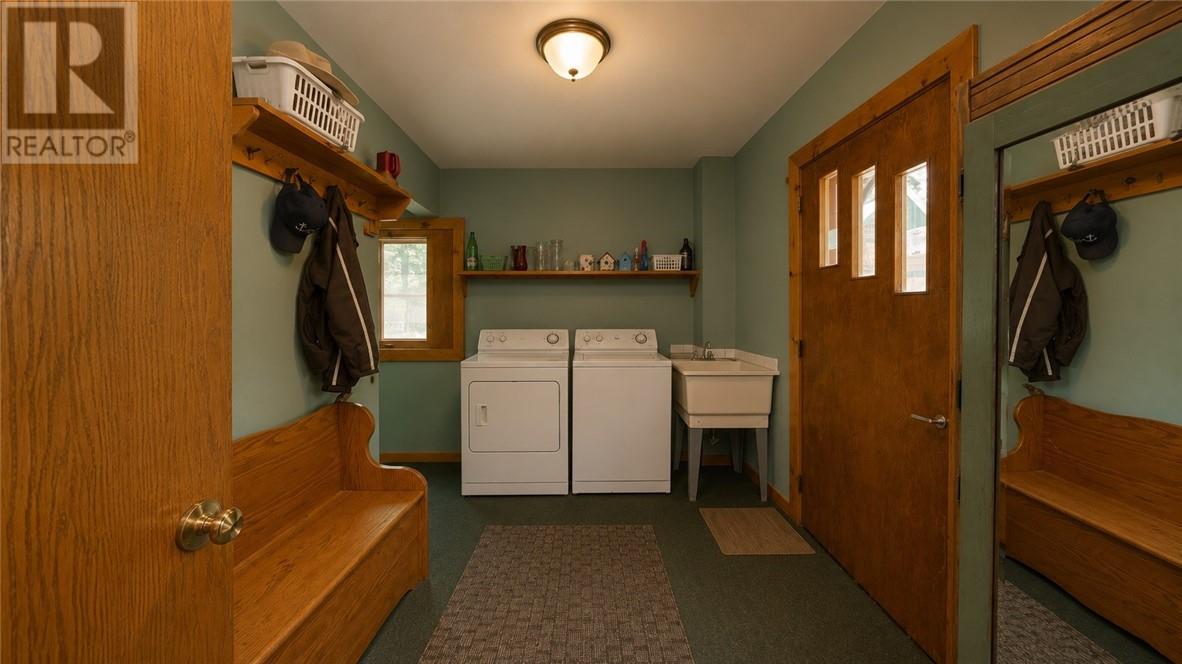 320 Perivale Rd W. Property Photo 46