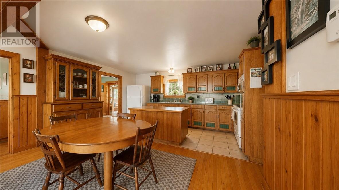 320 Perivale Rd W. Property Photo 52