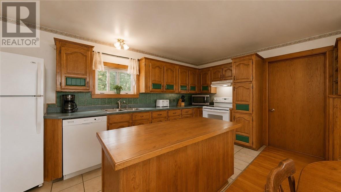 320 Perivale Rd W. Property Photo 53
