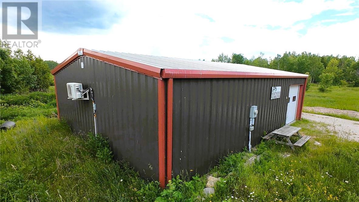 25 Cockburn Street W Property Photo 8