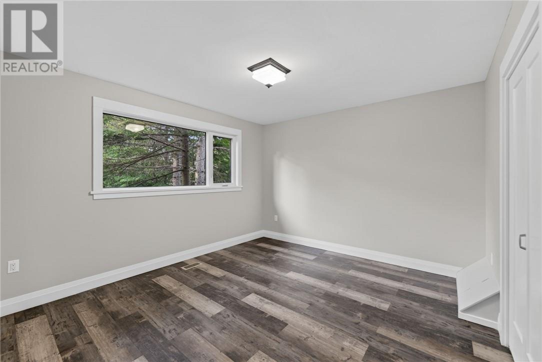 27 Nepahwin Avenue Property Photo 44