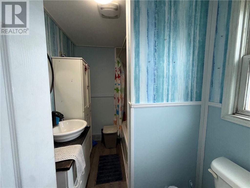 3297 Falconbridge Highway Property Photo 11