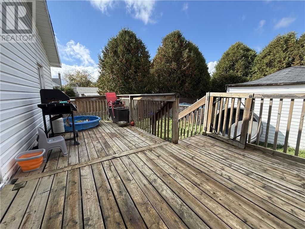 3297 Falconbridge Highway Property Photo 18