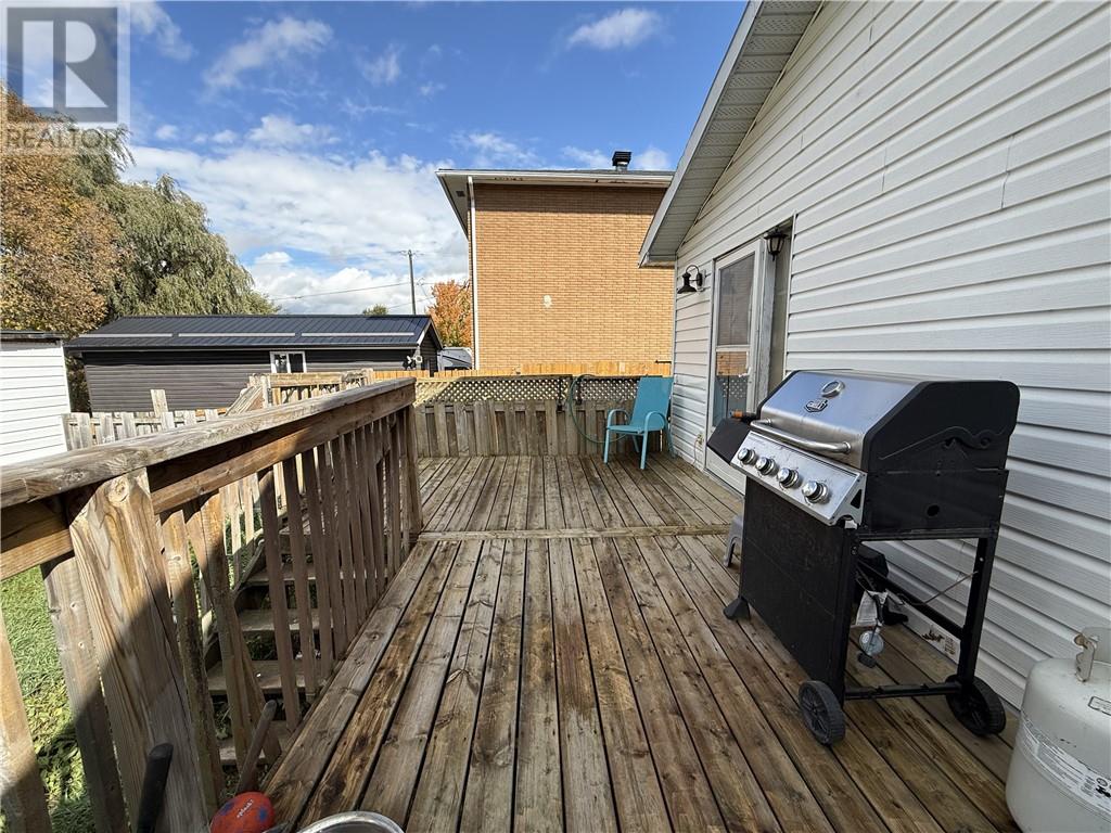 3297 Falconbridge Highway Property Photo 19