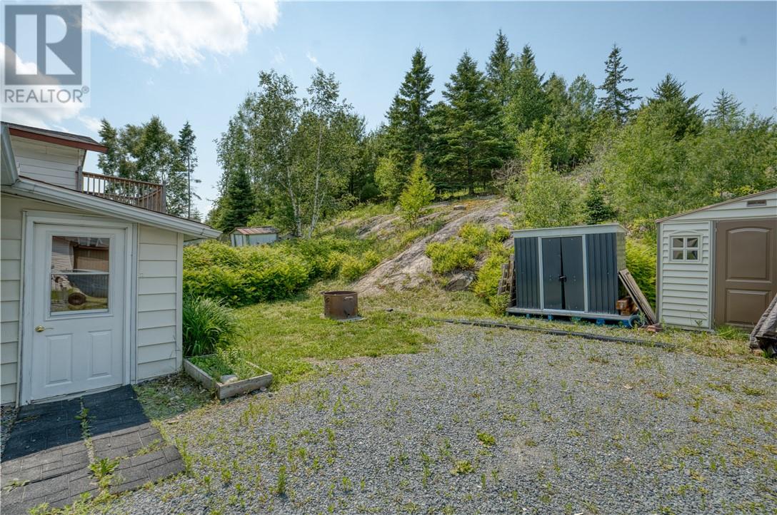 64 Edward Property Photo 22