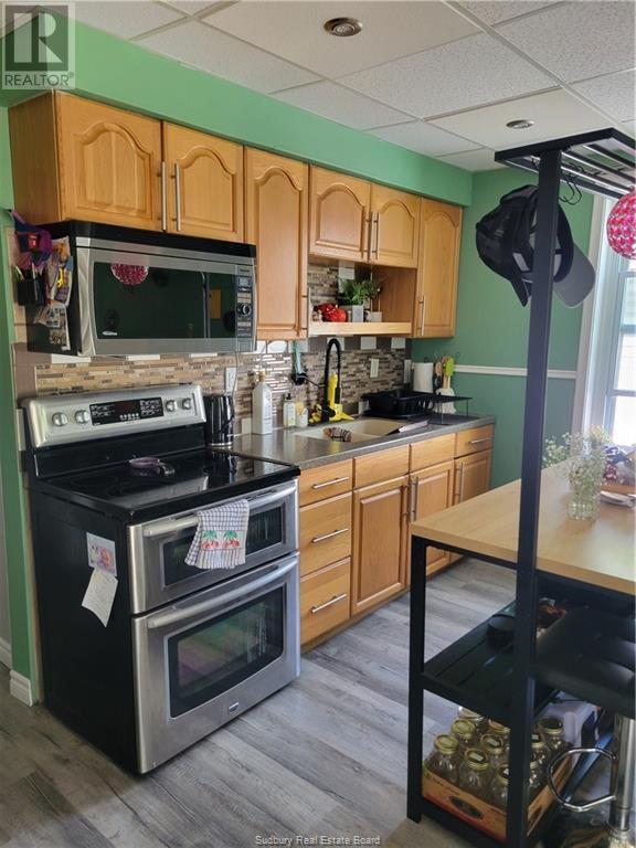 389 Ontario Property Photo 5