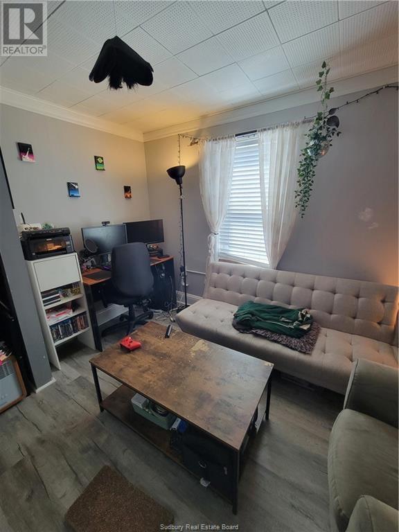389 Ontario Property Photo 6