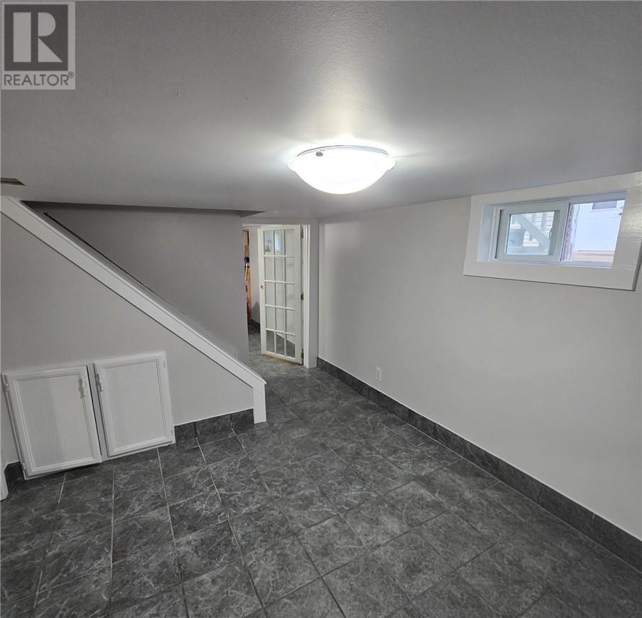 389 Ontario Property Photo 12