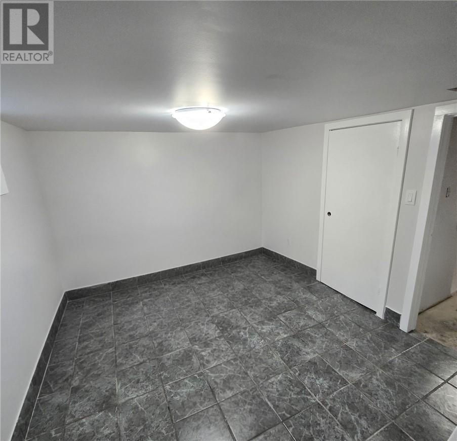 389 Ontario Property Photo 14