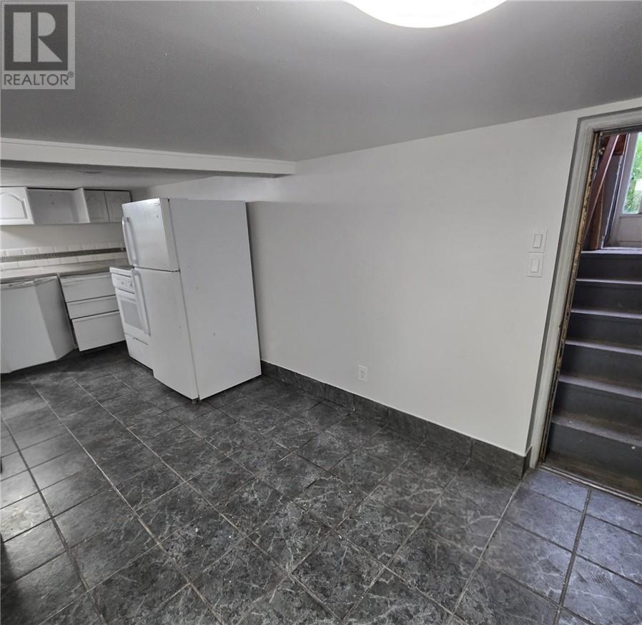 389 Ontario Property Photo 15