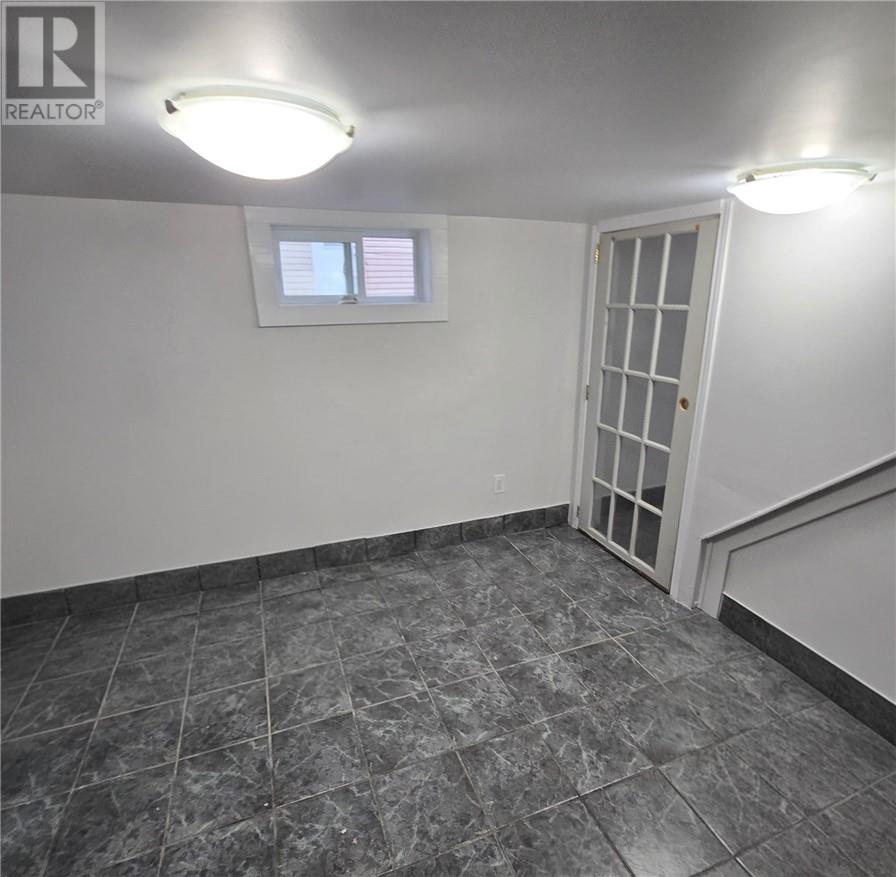 389 Ontario Property Photo 16
