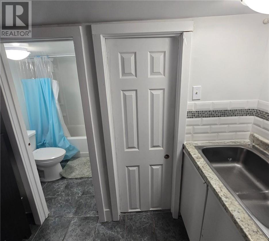 389 Ontario Property Photo 18
