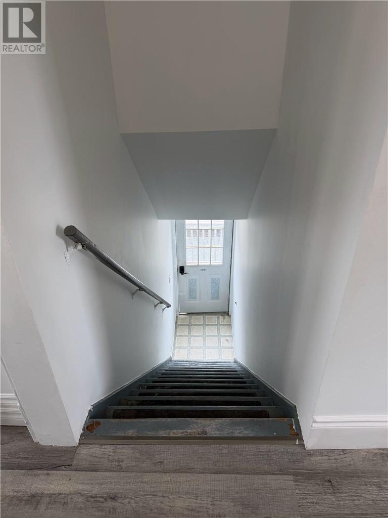 389 Ontario Property Photo 21