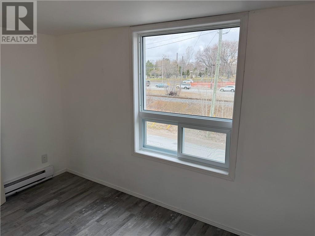 389 Ontario Property Photo 24