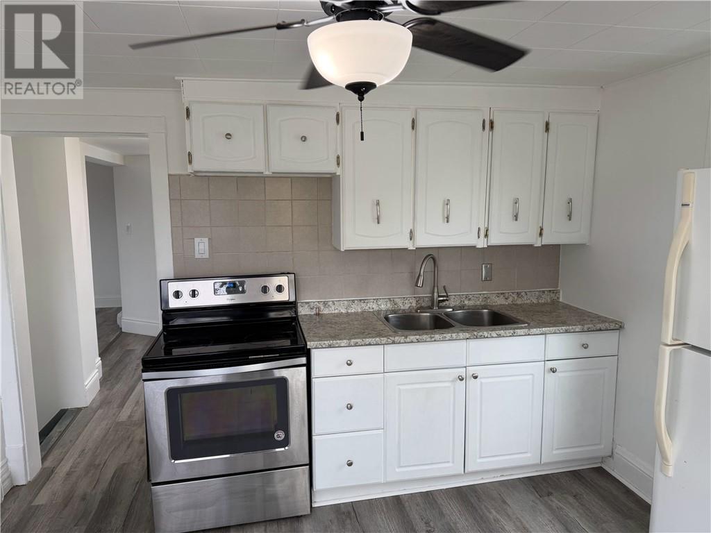 389 Ontario Property Photo 26