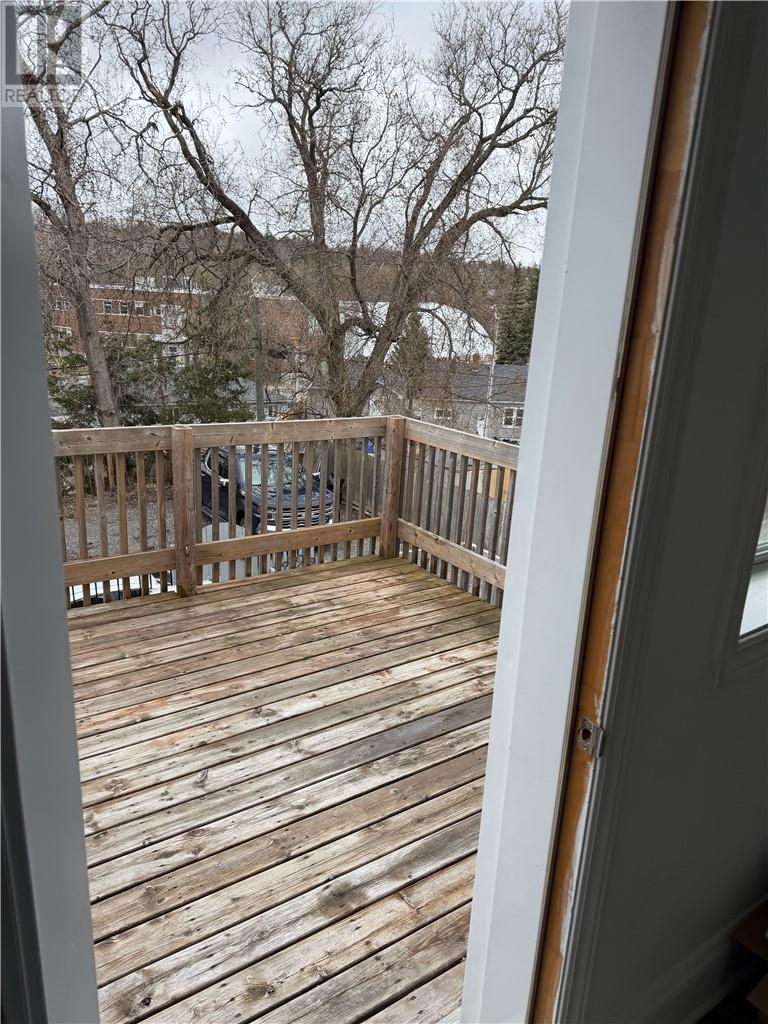 389 Ontario Property Photo 28