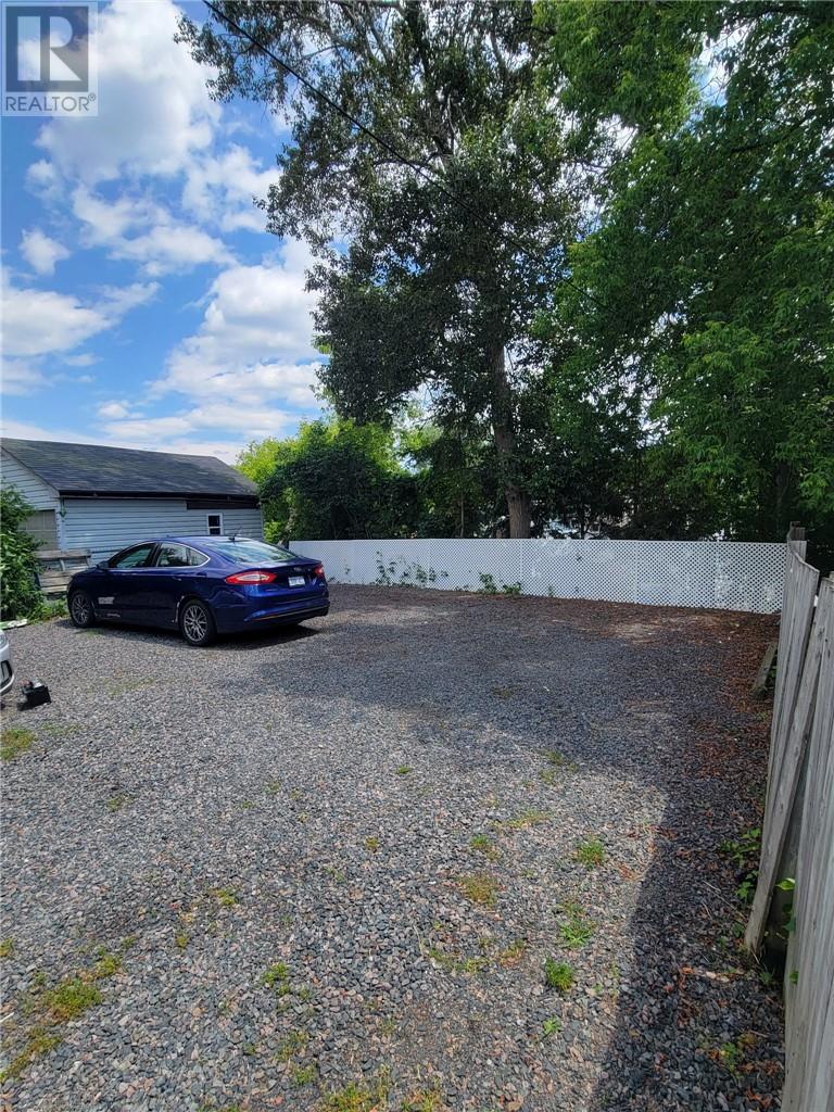 389 Ontario Property Photo 29
