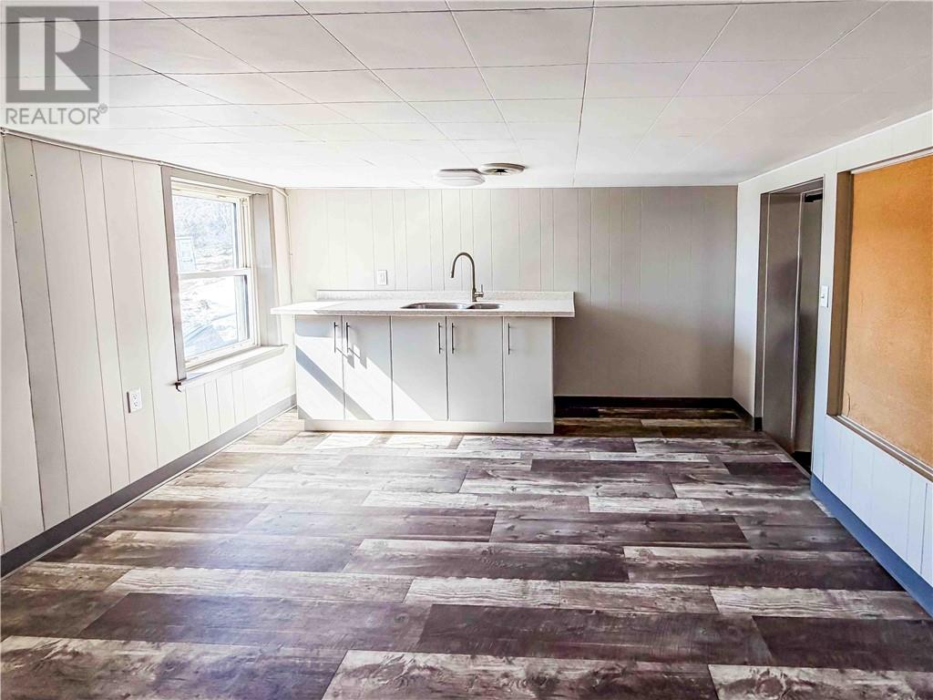 633 Lorne Street Unit# 201 Property Photo 3