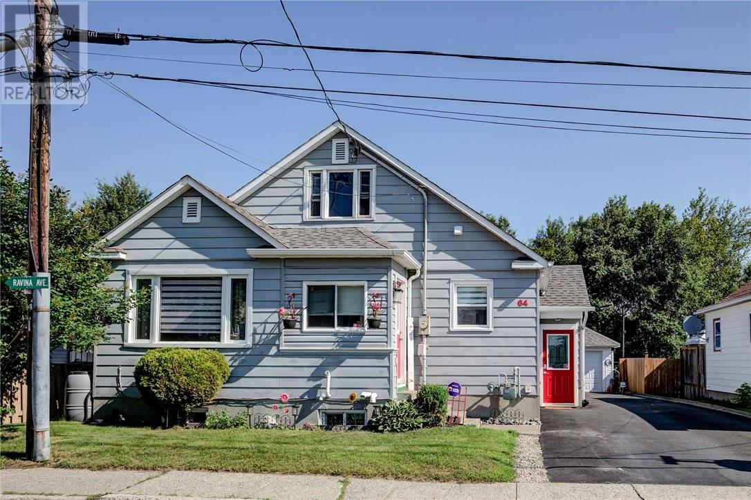 64 Desjardins Property Photo 5