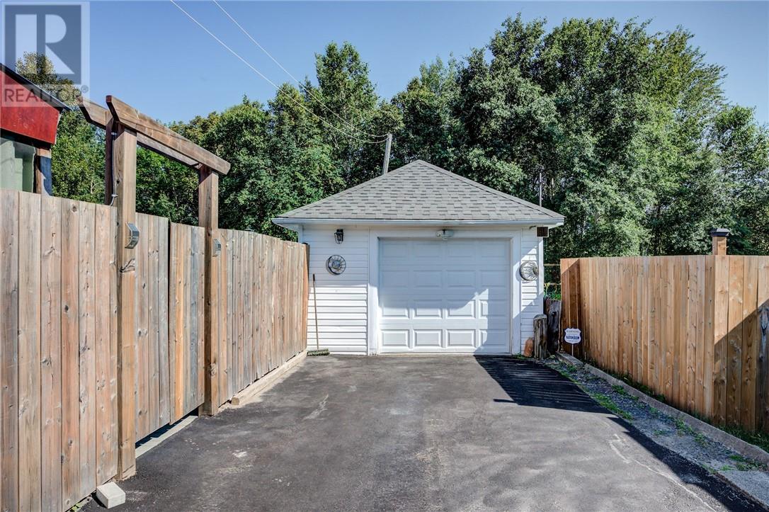 64 Desjardins Property Photo 6