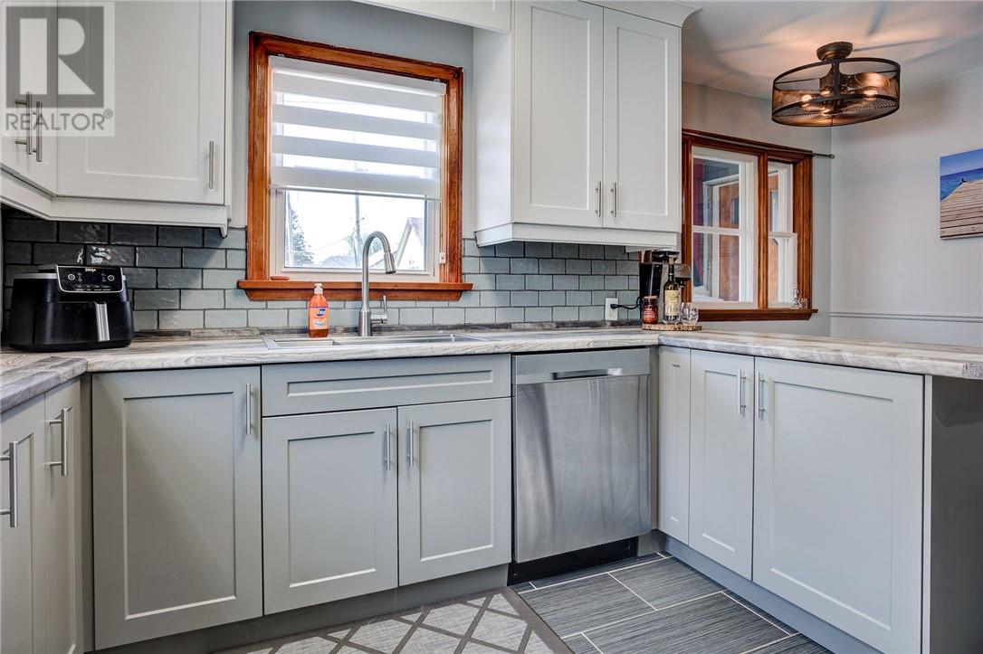 64 Desjardins Property Photo 7