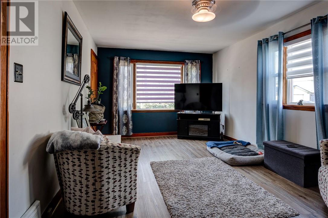 64 Desjardins Property Photo 10