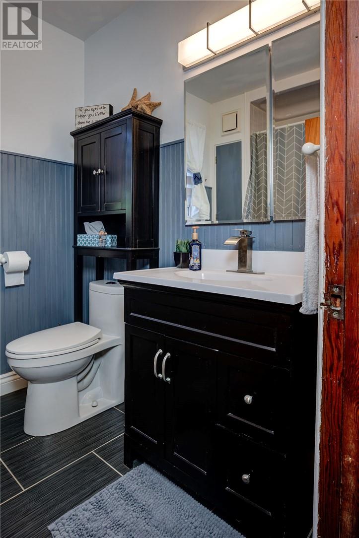 64 Desjardins Property Photo 13