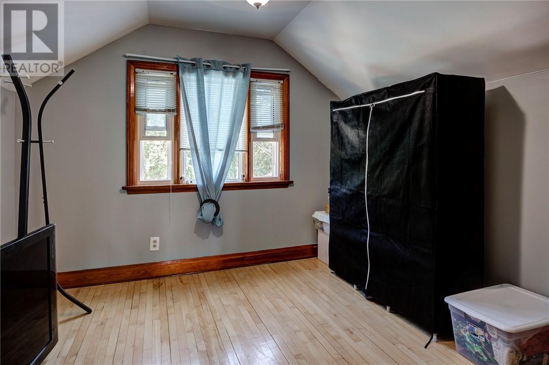 64 Desjardins Property Photo 14