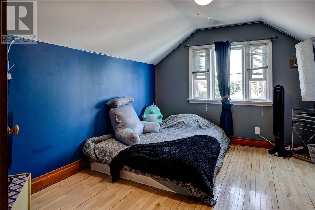 64 Desjardins Property Photo 15
