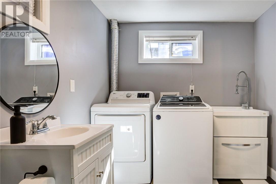64 Desjardins Property Photo 28