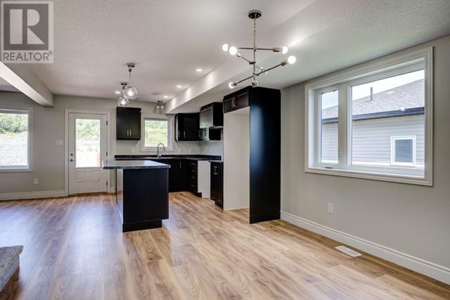 1503 Montrose Property Photo 3