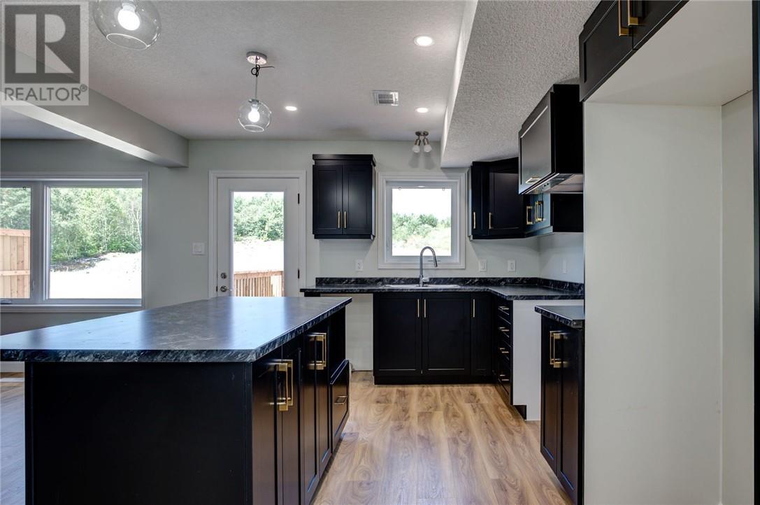 1503 Montrose Property Photo 5