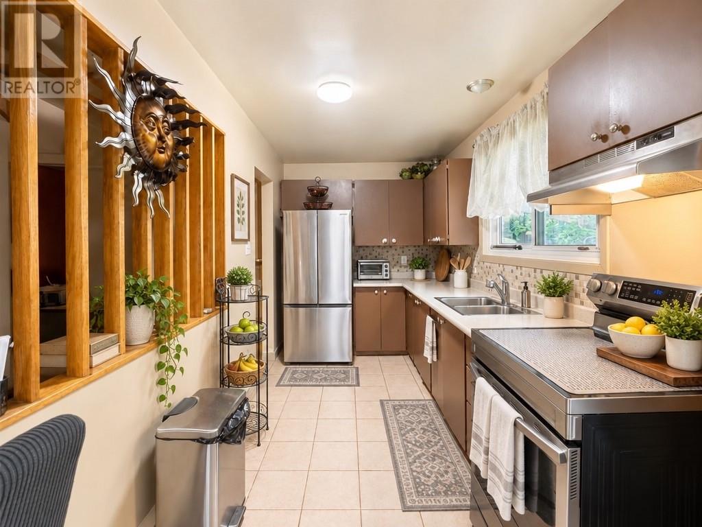 3 Rio Road Property Photo 2