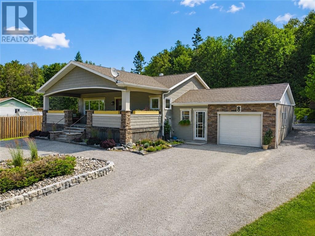 8 Mcquarrie Blvd. Property Photo 1