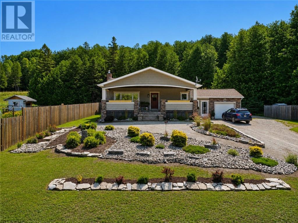 8 Mcquarrie Blvd. Property Photo 2