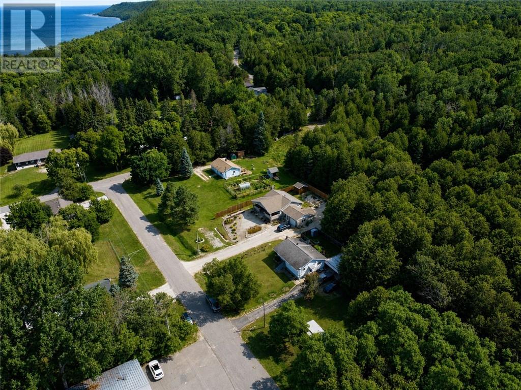 8 Mcquarrie Blvd. Property Photo 3