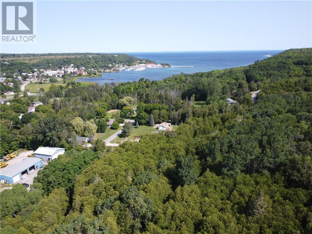 8 Mcquarrie Blvd. Property Photo 5