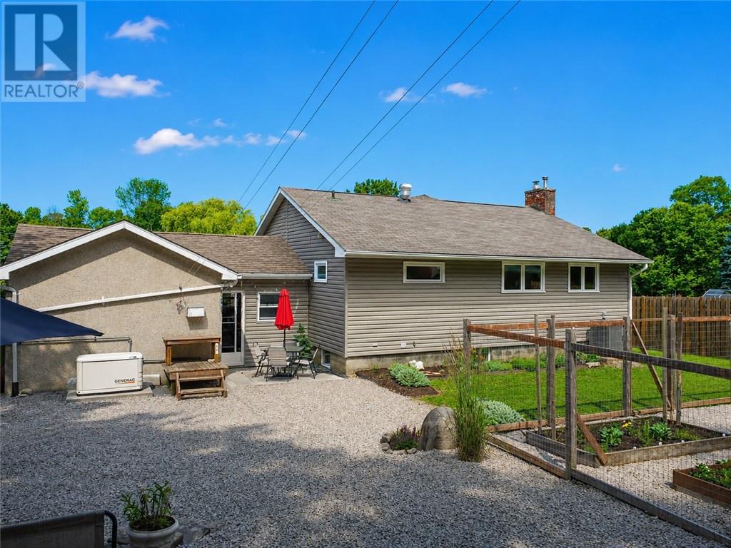 8 Mcquarrie Blvd. Property Photo 13