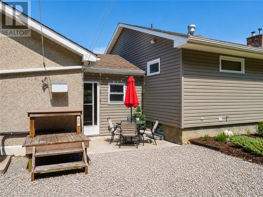 8 Mcquarrie Blvd. Property Photo 15