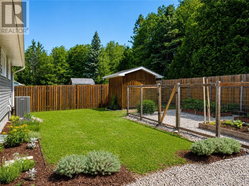 8 Mcquarrie Blvd. Property Photo 16